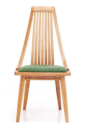 デザイン家具を多数取り扱っている店